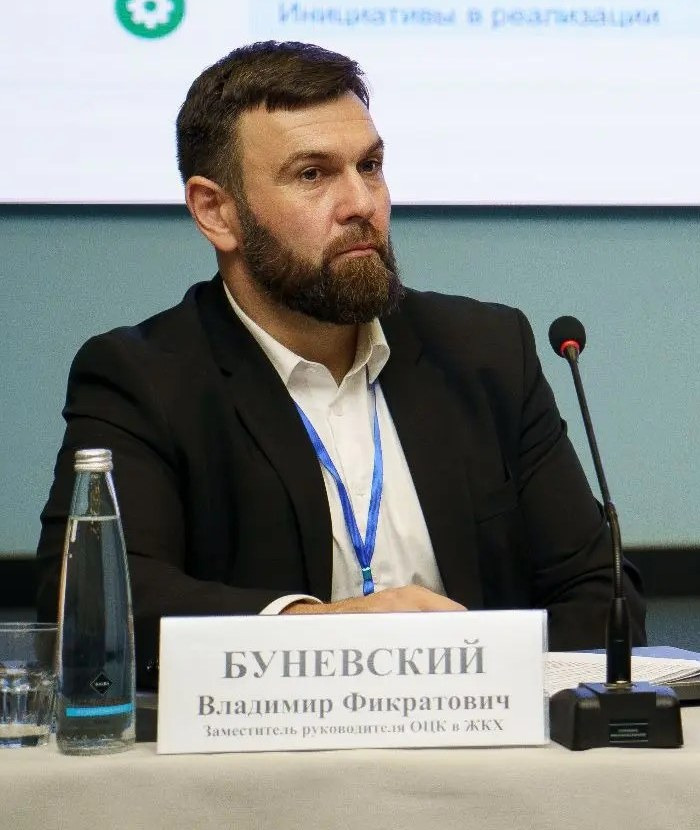 Владимир Буневский во время выступления